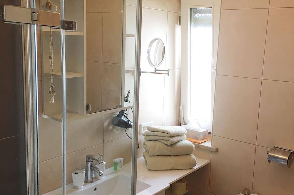 Ganze Wohnung, Ruhiges, sonniges Appartment mit Blick auf Salzburg und Nähe zur Stadt Salzburg in Ainring, Rupertiwinkel