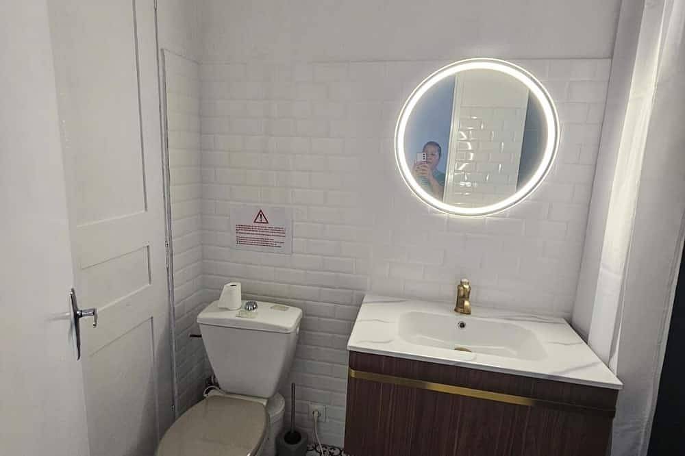 Appartement entier, Grand studio neuf 30 m2 plein centre 13 cours paoli wifi lave linge lumineux in Corte, Parc naturel régional de Corse