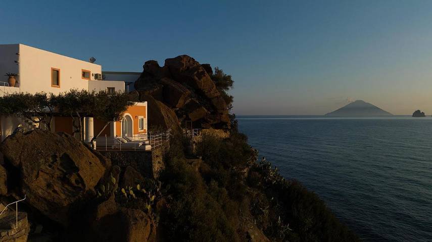 Casa vacanza per 3 persone, con Terrazza e Idromassaggio nonché Giardino e Panorama in Panarea
