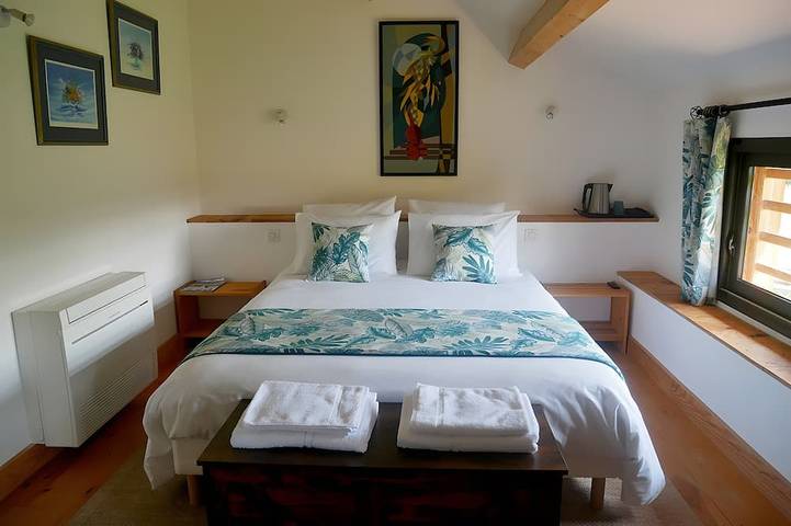Chambre d’hôte pour 3 personnes, avec piscine ainsi que jacuzzi et jardin - 1