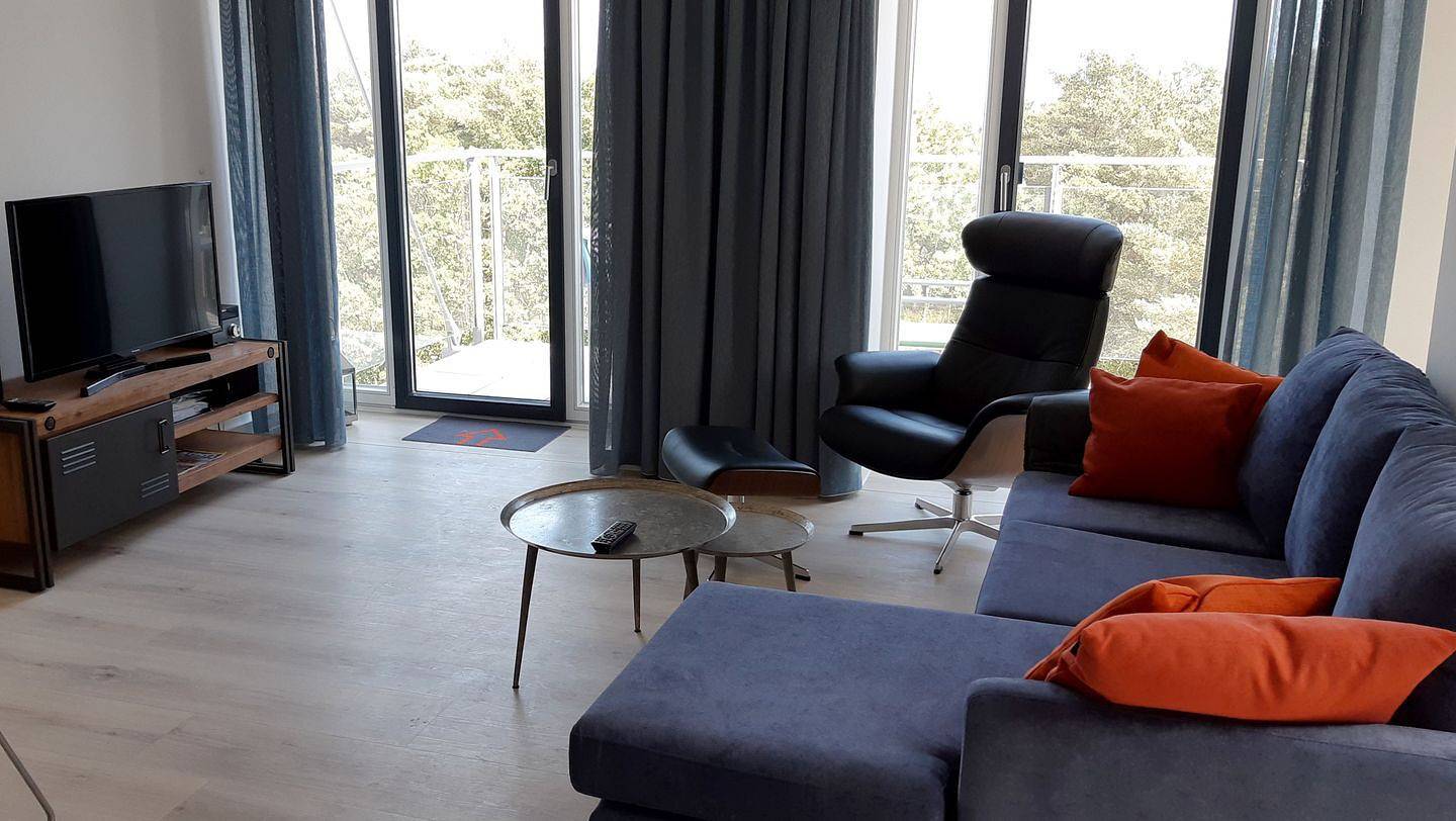 Hel lägenhet, Fewo Albatros: Komfort-Ferienwohnung 93m² mit zwei Bädern & Balkon – Prora in Strand Prora, Binz
