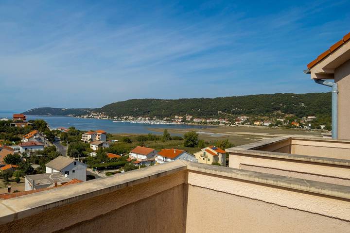 Ferienwohnung für 6 Personen, mit Balkon/Terrasse und Pool in Supetarska Draga