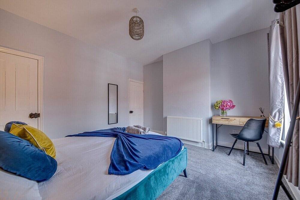 Liquorice Lodge- 2 bed & parking in Wakefield, West Yorkshire