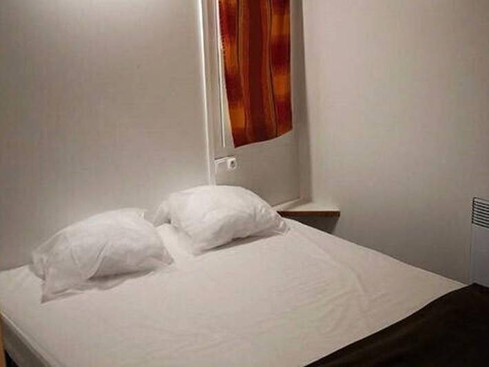 Camping Lou Souleï - Chalet 6 personnes - Chalet | Classic | 3 Ch. | 6 Pers. | Terrasse surélevée | 1 Sdb | Clim. | Tv in Carry-le-Rouet, Côte méditerranéenne (France)