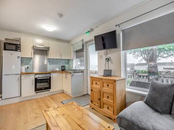 Holiday Home for 4 People in Brixham, Torbay, Photo 2