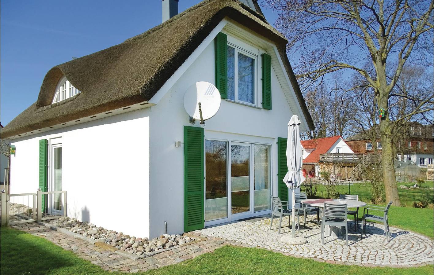 Gemütliche Wohnung mit Terrasse, Parkplatz 2km vom Strand entfernt in Kirchdorf (Poel), Nordwestmecklenburg (Wismar und Umgebung)