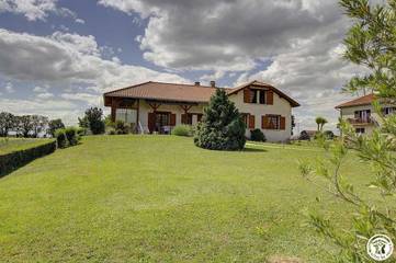 Gîte pour 6 personnes, avec jardin et terrasse dans Val-Revermont