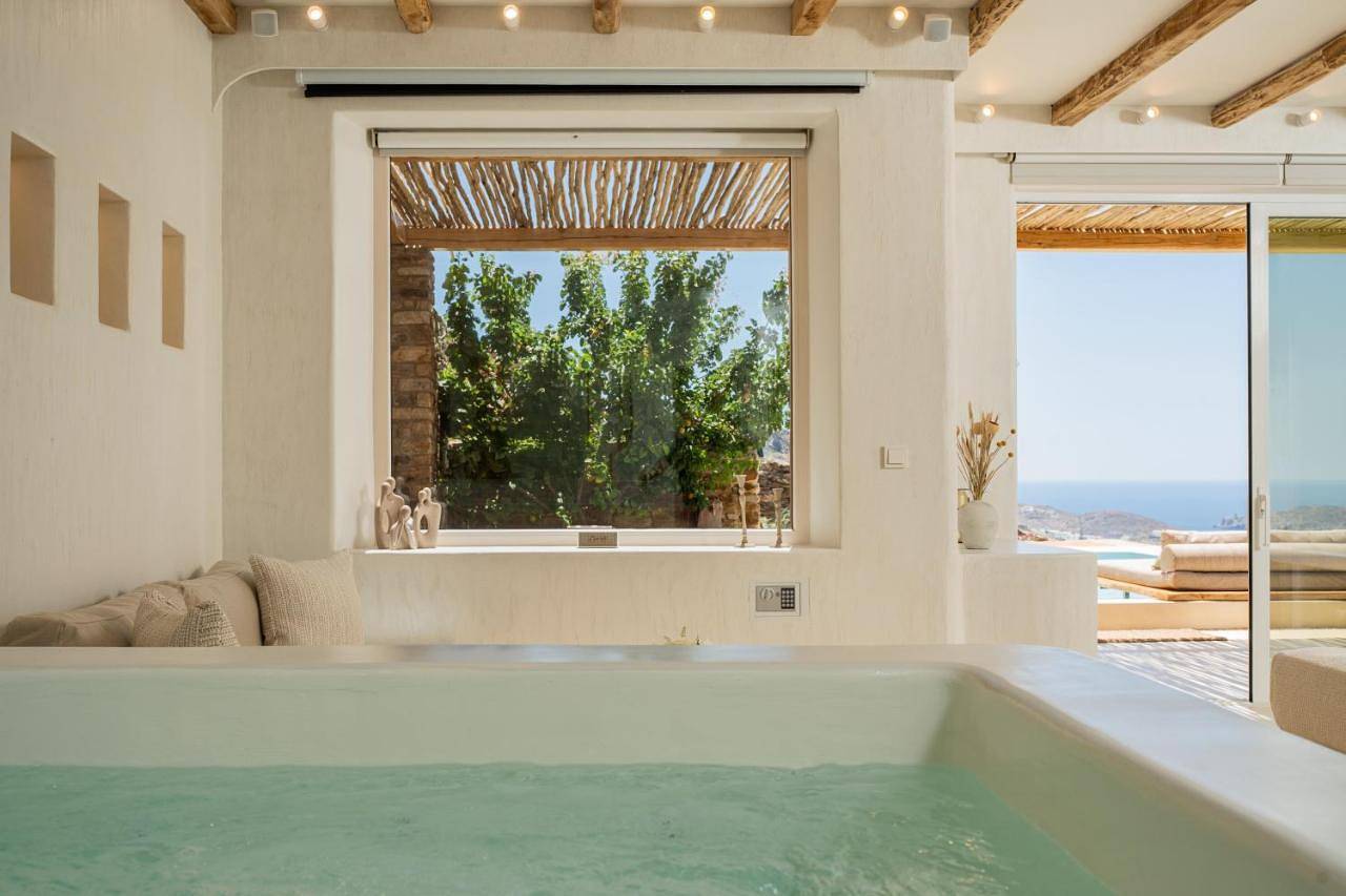 Youtopia Junior suite in Mpouris, Ios