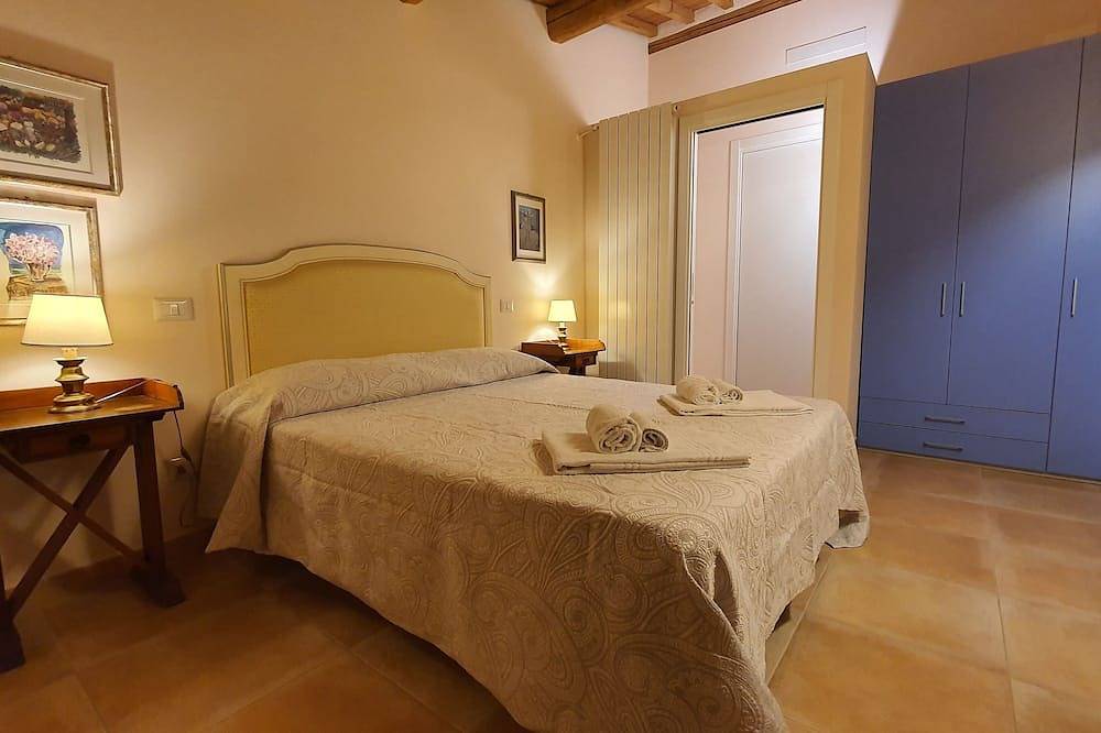 Geheel appartement, Roberta appartement 100 m van de muren in San Gimignano, Provincie Siena