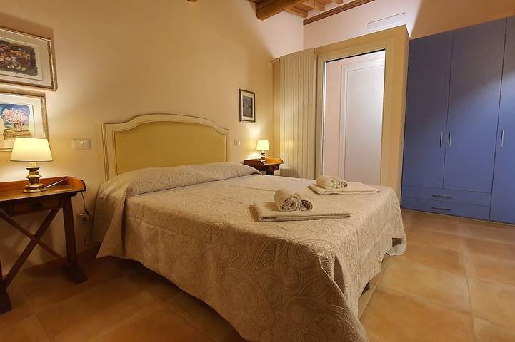 Geheel appartement, Roberta appartement 100 m van de muren in San Gimignano, Provincie Siena