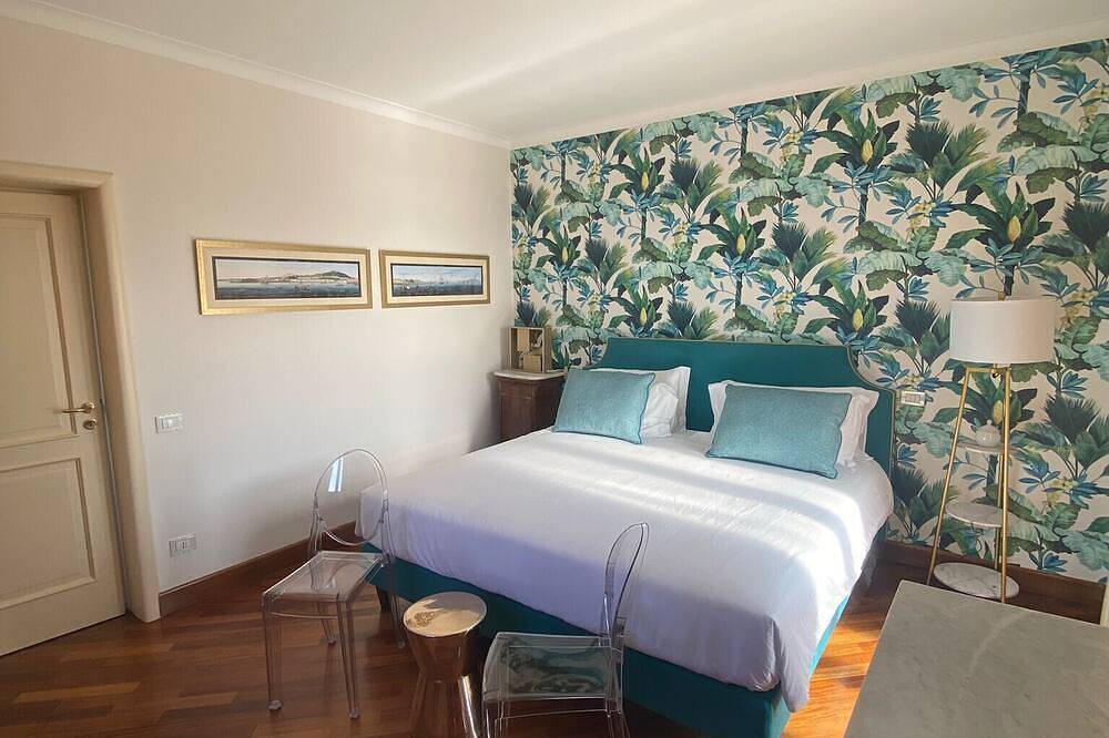 Resort Ravenna- Suite Regina in Sant'Agata sui Due Golfi, Naples Province