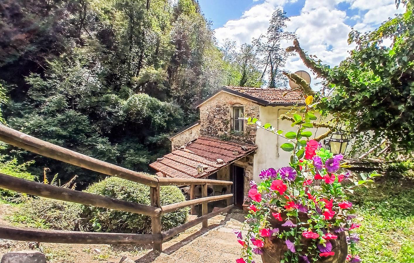 Accogliente appartamento con piscina, giardino e parcheggio in Bagni di Lucca, Provincia di Lucca