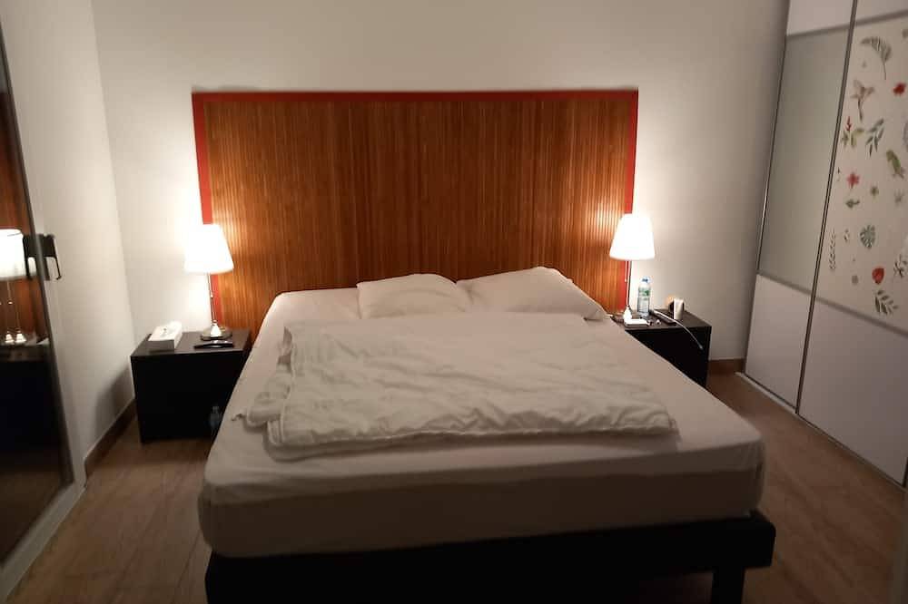 4Ch villa with pergola, swimming pool located 4km from Lac Carcans and 9km from the Ocean in Carcans, Regionaler Naturpark Médoc