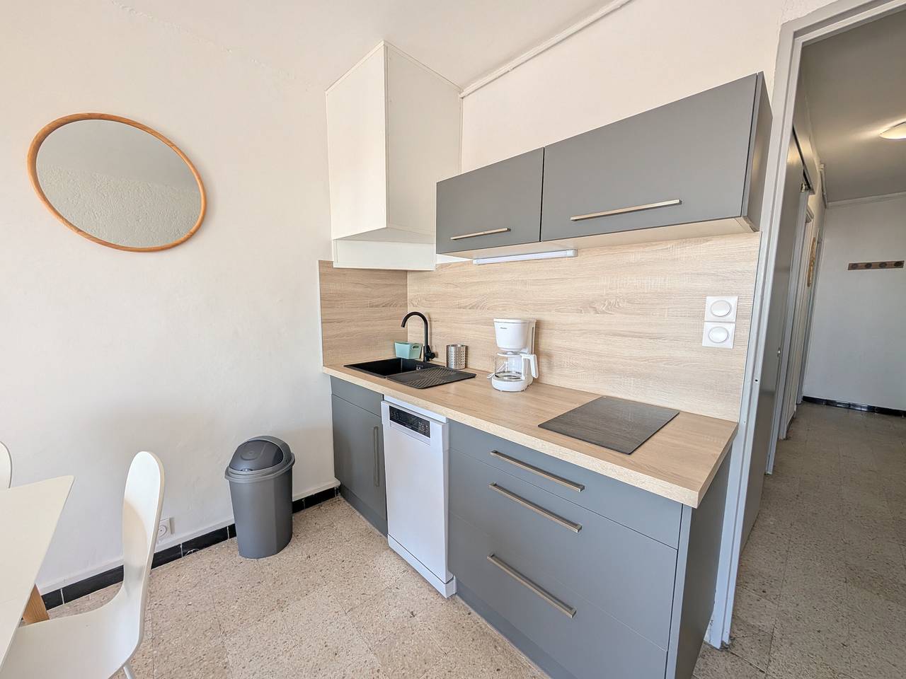 Appartement entier, Appartement T2 Front de Mer avec Balcon et Parking – Confort et Activités à Proximité in Port-la-Nouvelle, Côte méditerranéenne (France)