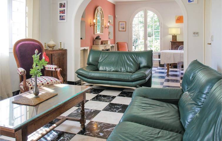 Montélimar Apartment with Parking, Pool & Garden in Montélimar, Nyons region