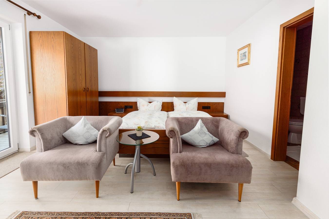 'Gästezimmer 1' mit Balkon und Wi-Fi in Bodman-Ludwigshafen, Obersee (Bodensee)