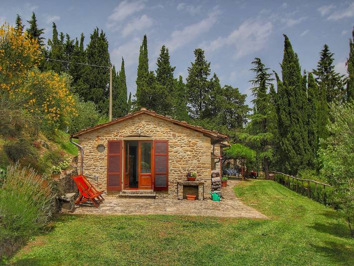 Cottage for 6 people, with Terrace and Garden as well as Pool in Italy
