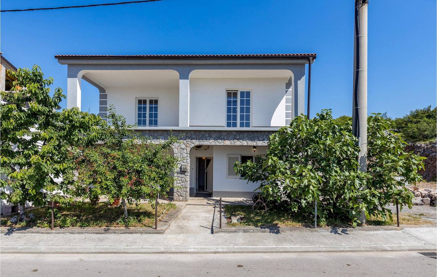 Ganze Ferienwohnung, Reizende 1-Zimmer-Wohnung mit Meerblick, Terrasse und Parkplatz in Strandnähe in Senj, Kvarner Festland