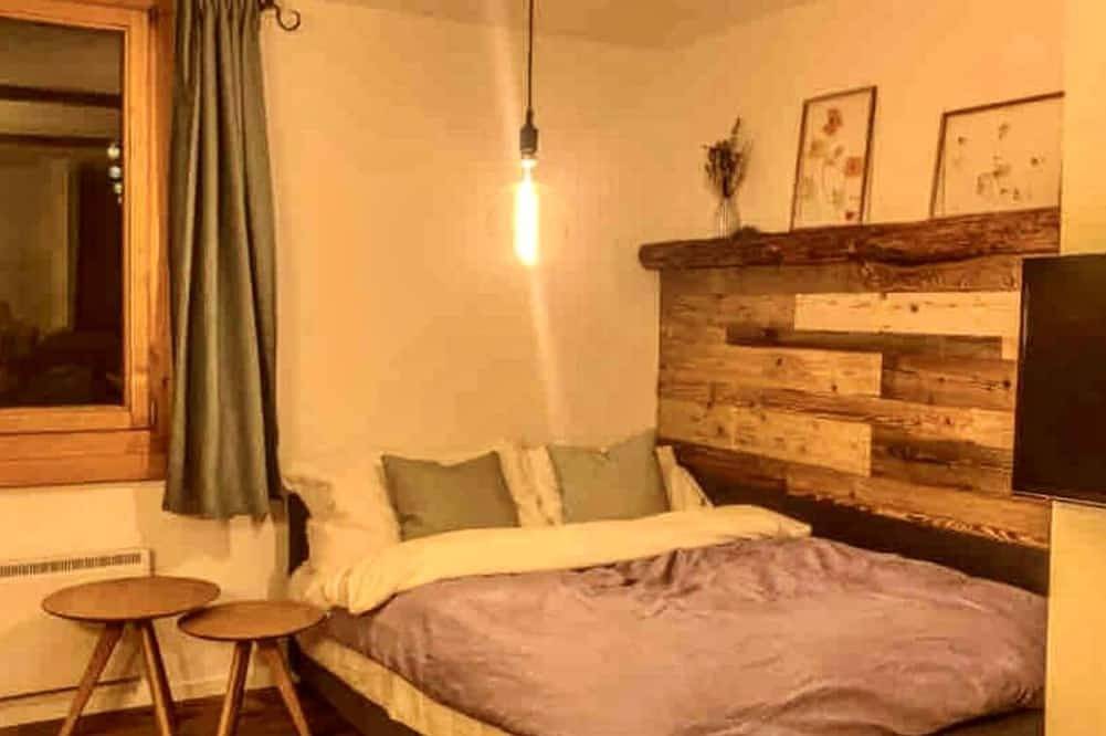 Ganze Wohnung, Ferienwohnung mit Panoramablick in die schweizer Berge in Surses, Albula