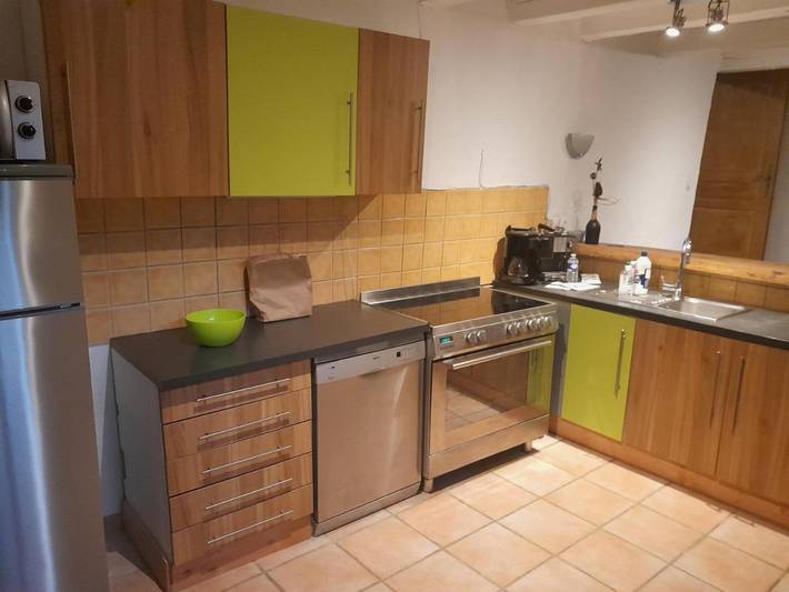 Location de vacances pour 12 personnes, avec piscine ainsi que vue et terrasse, animaux acceptés à Vinezac - 4