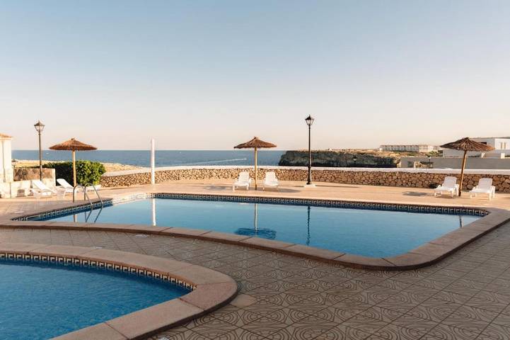 Hôtel pour 4 personnes, avec jardin ainsi que piscine et jacuzzi, animaux acceptés