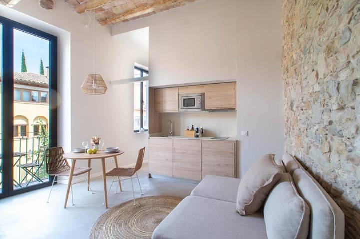 Apartamento para 3 personas, con jacuzzi, Se admiten mascotas en Gerona