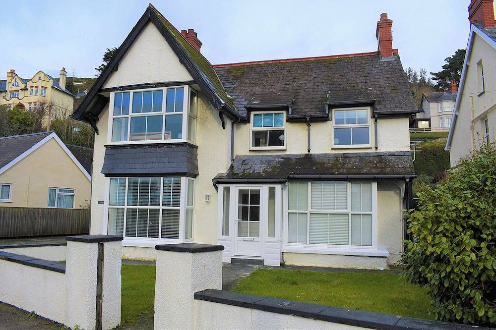 Holiday Home for 16 People in Aberdovey, Cardigan Bay