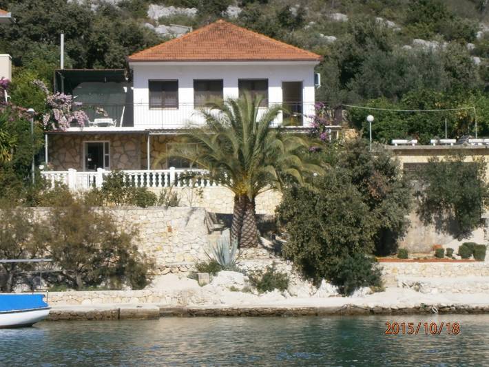 Ganze Wohnung, 1-Zimmer-Ferienwohnung am Strand Bucht Kalebova Luka, Rogoznica -a in Razanj, Šibenik-Knin