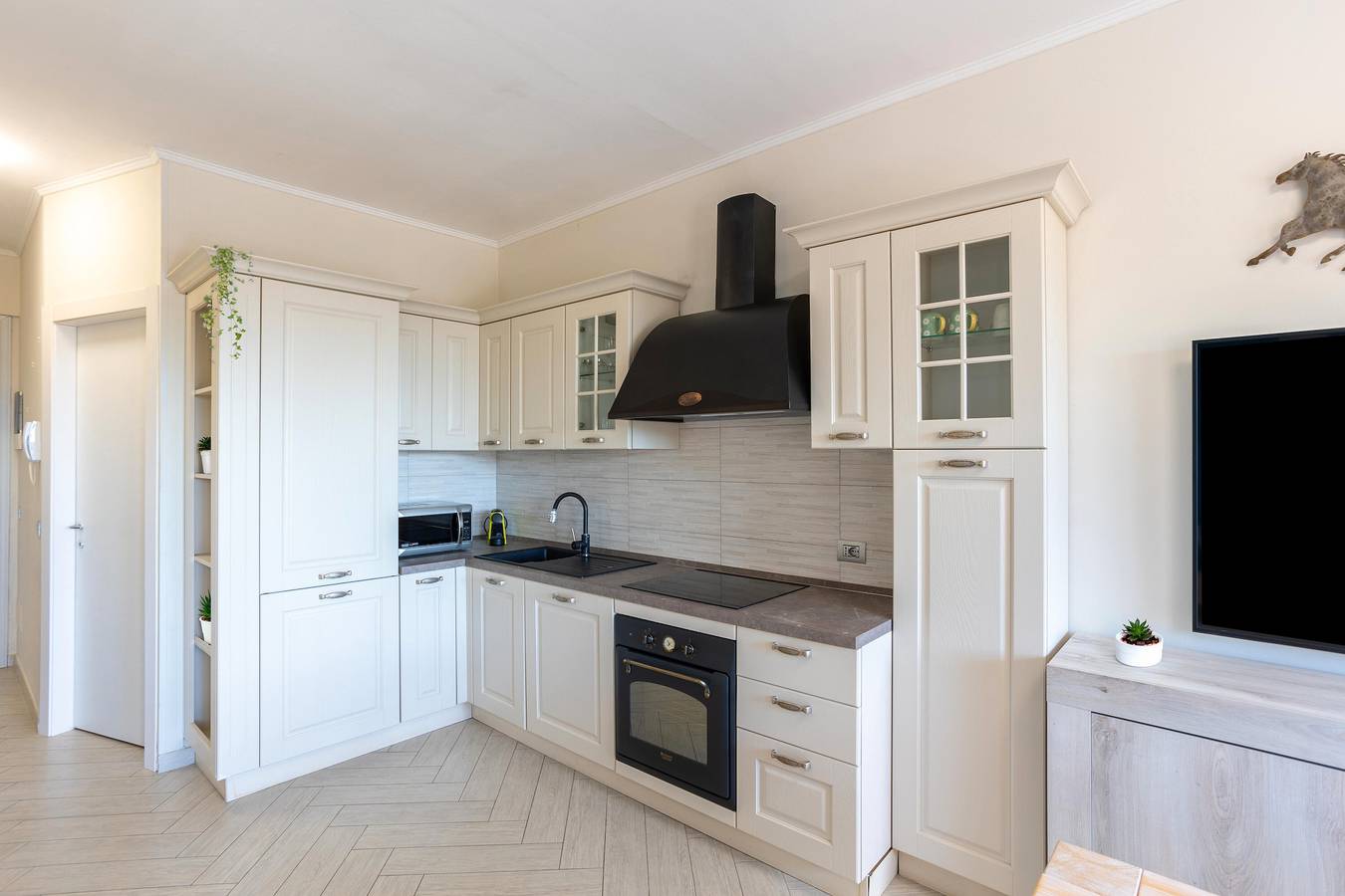 Geheel appartement, Appartement 'Jacuzzi E Vistalago' met Uitzicht op het Meer, Wi-Fi en Airconditioning in Lesa, Lago Maggiore (Piemonte)