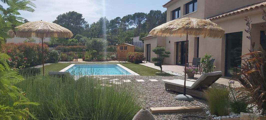 Location de vacances pour 3 personnes, avec vue ainsi que piscine et jardin à Garéoult - 2