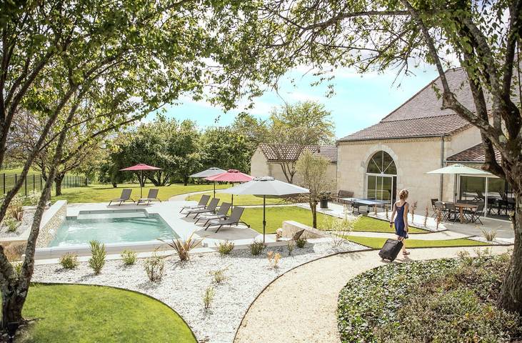 Gîte pour 2 personnes, avec piscine ainsi que terrasse et jardin
