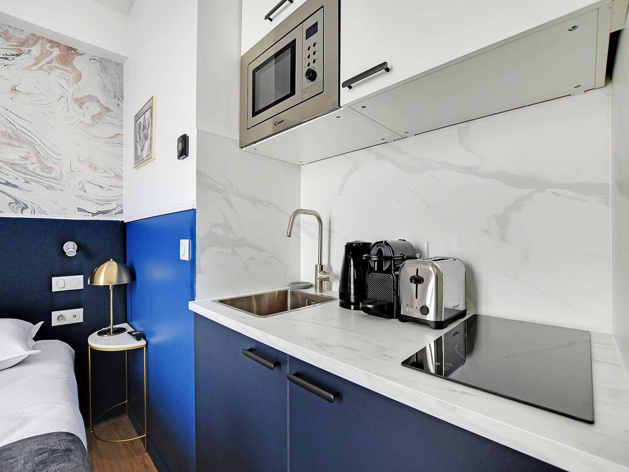 Ganze Wohnung, Ruhige Oase für 2 Personen mit Klimaanlage – in der Nähe von Montmartre in Paris, Ile de France