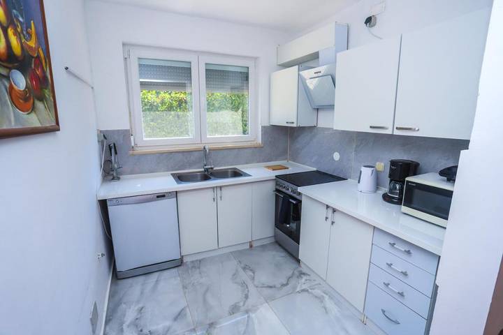 Ferienwohnung für 4 Personen, mit Balkon und Terrasse sowie Garten in Bužinija