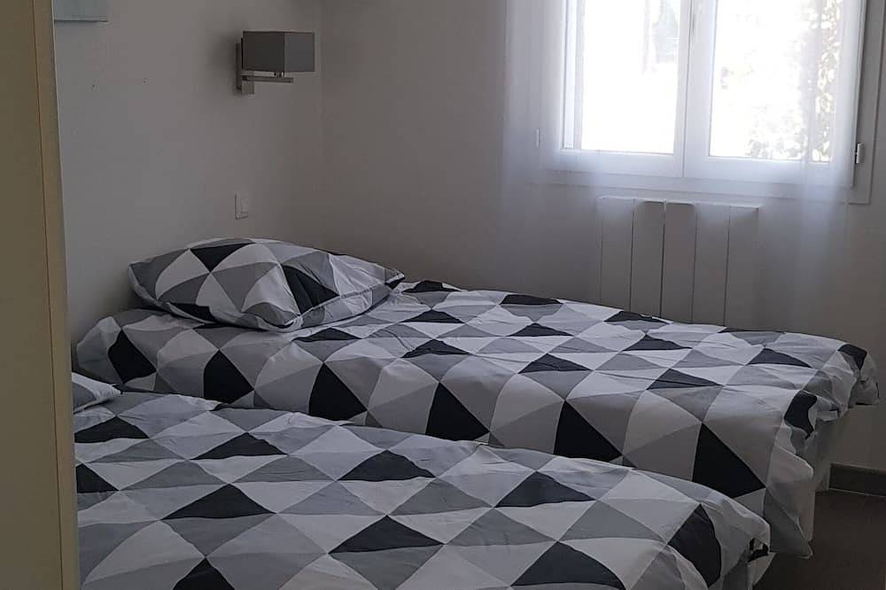 Bright single-storey villa with garage 5 minutes from the sea in La Palme, Narbonne region