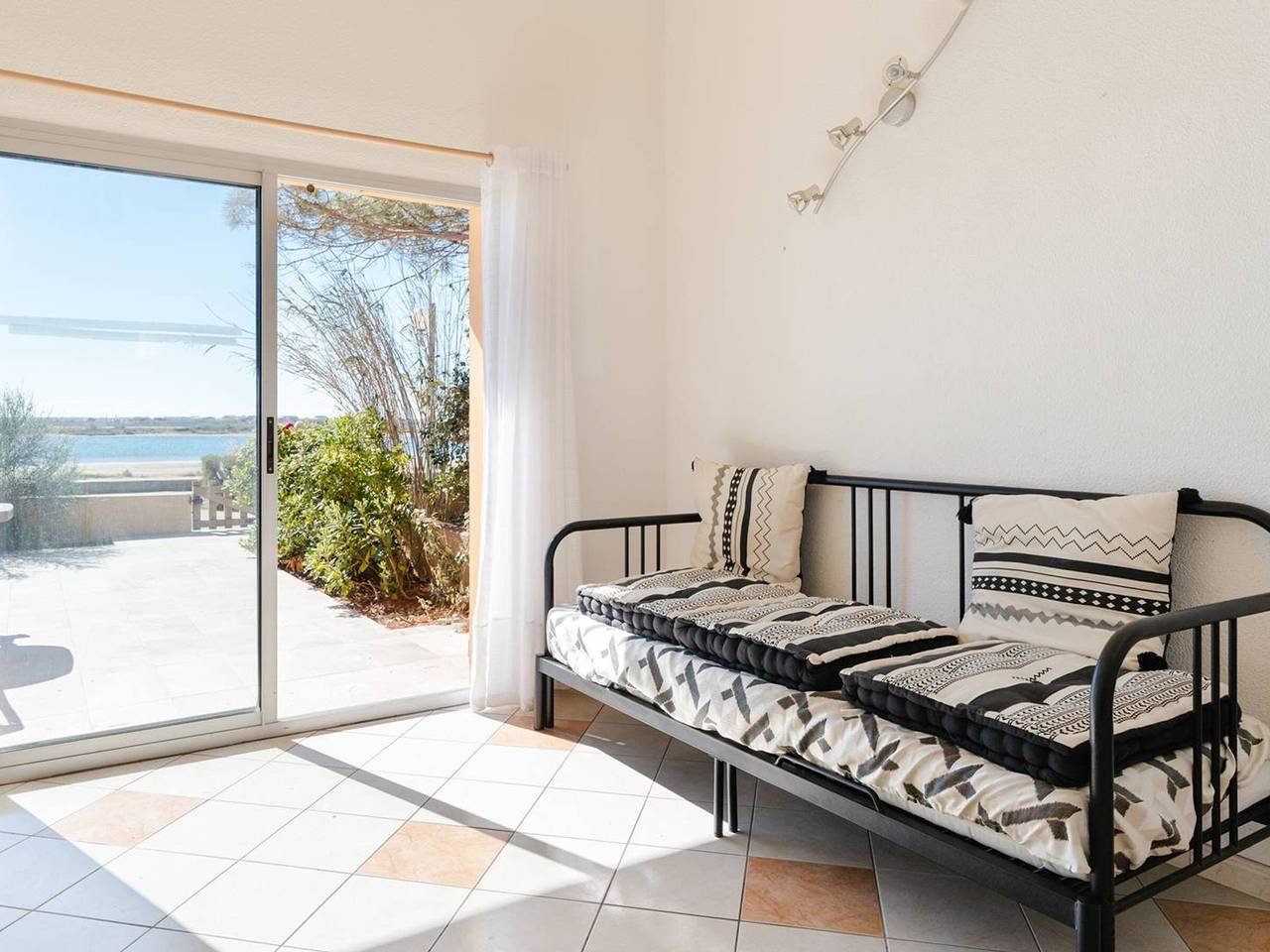 Superbe Pavillon à Gruissan avec Terrasse sur Plage, 2 Chambres, Parking et Wifi in Gruissan (Ville), Gruissan