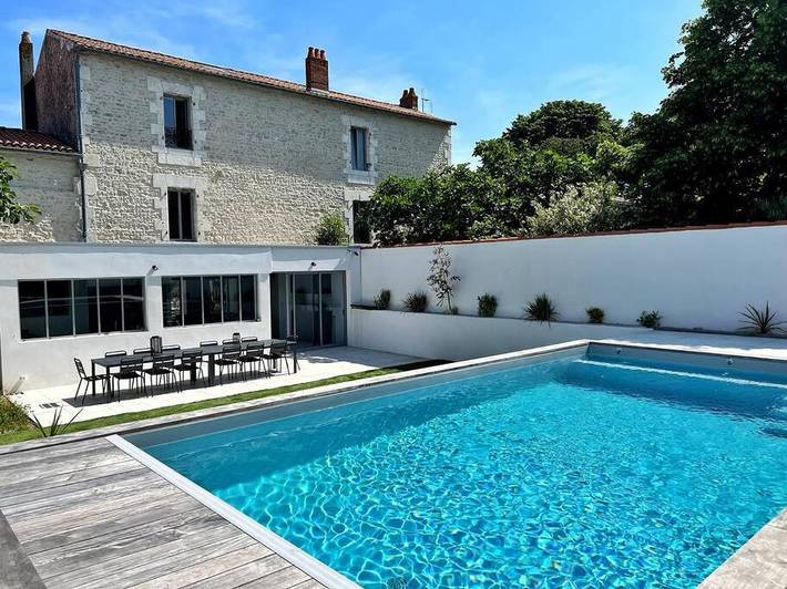 Location de vacances pour 12 personnes, avec Piscine à L'Houmeau
