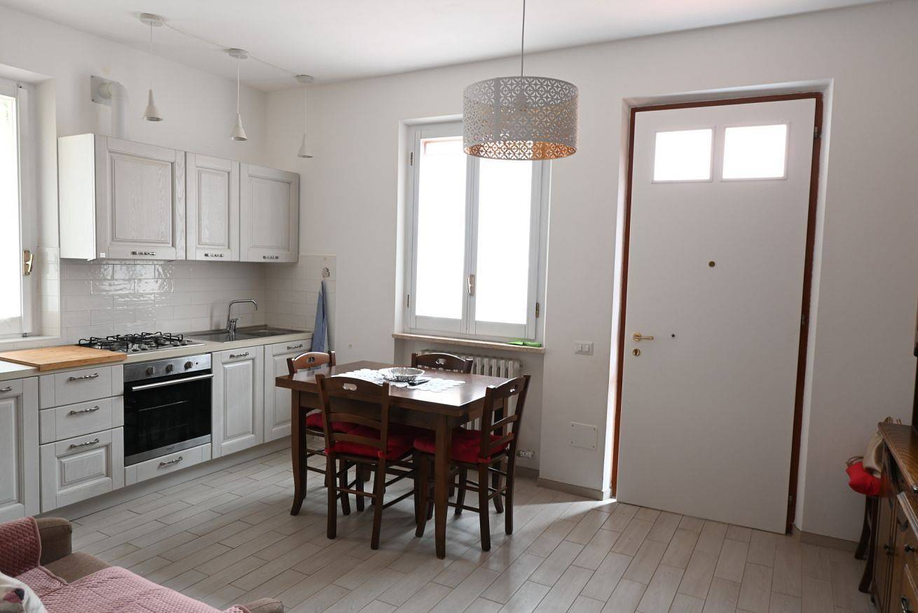 Entire apartment, N080 - Numana, two-room apartment with terrace in the center in Sirolo, Riviera del Conero