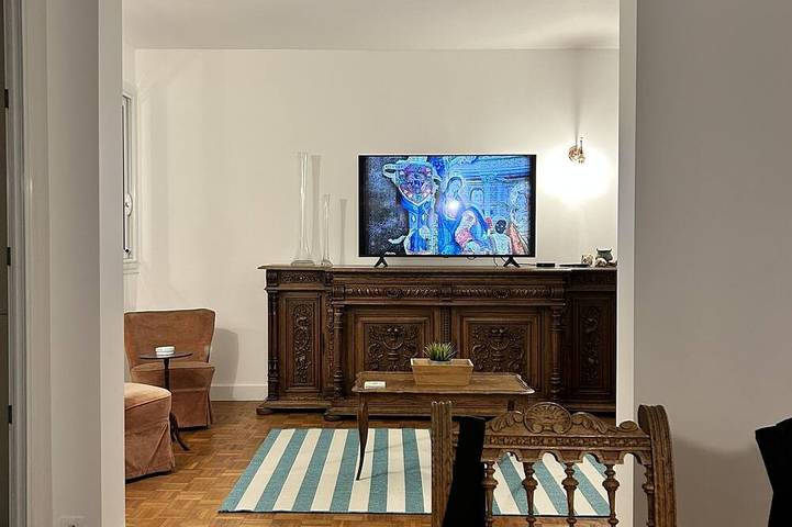 Ganze Wohnung, Modern chic Parisian apartment.  close to major attractions! Salut! in Clamart, Hauts-de-Seine