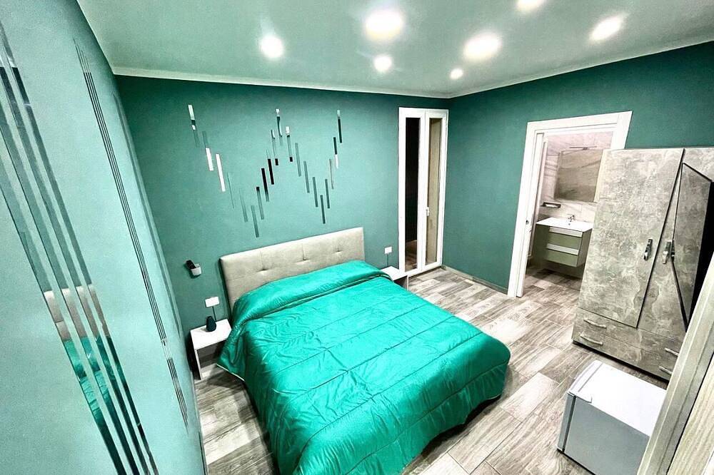 B&B 1km from airport 3km from downtown 3k from central station 5km port in Casavatore, Province de Naples