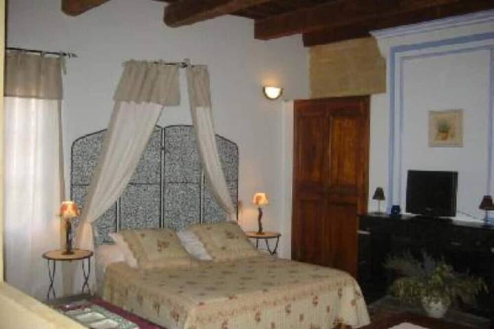 Gîte pour 2 personnes, avec piscine et terrasse à Montaren-et-Saint-Médiers - 2