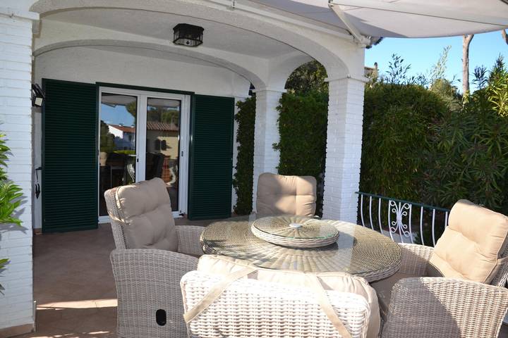 Casa rural para 4 personas, con Balcón y Terraza además de Jardín y Piscina en Torroella de Montgrí - 2