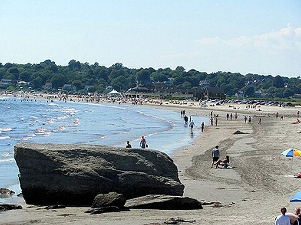 Easton's Beach House: Zentrale Klimaanlage und nur wenige Schritte vom Strand entfernt! in Middletown, Newport County