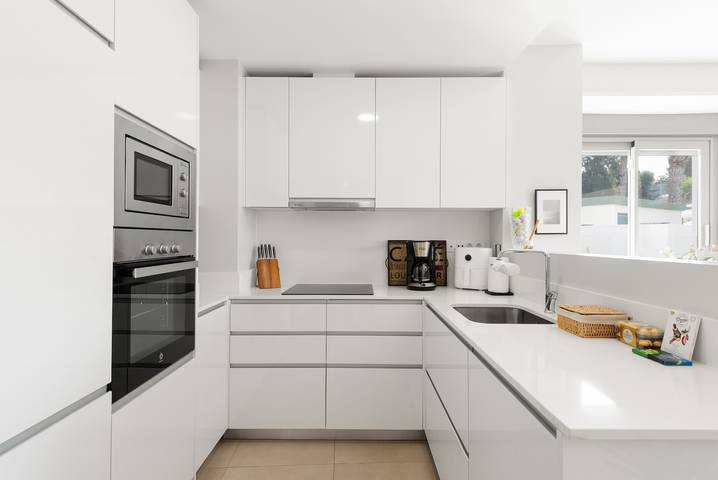 Entire apartment, Apartment "Baviera Hills 1A" with Garden, Shared Pool and Wi-Fi in Caleta de Vélez, Vélez-Málaga