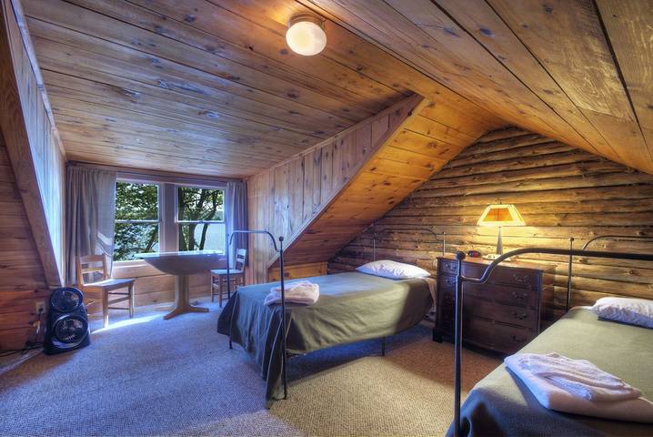 Vacation rental for 16 people, with yard, with pets in Cayuga Lake