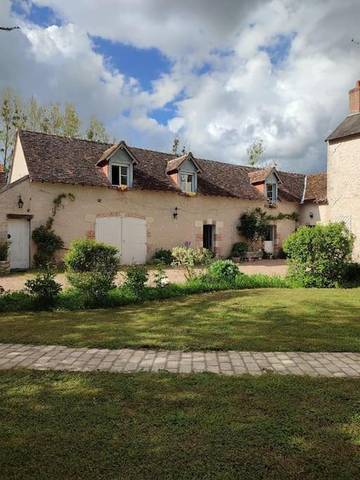 Gîte pour 8 personnes, avec jardin et piscine à Suèvres