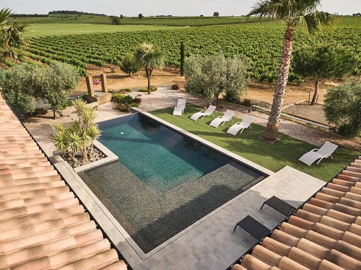 Location de vacances pour 8 personnes, avec vue ainsi que piscine et terrasse à Servian - 2