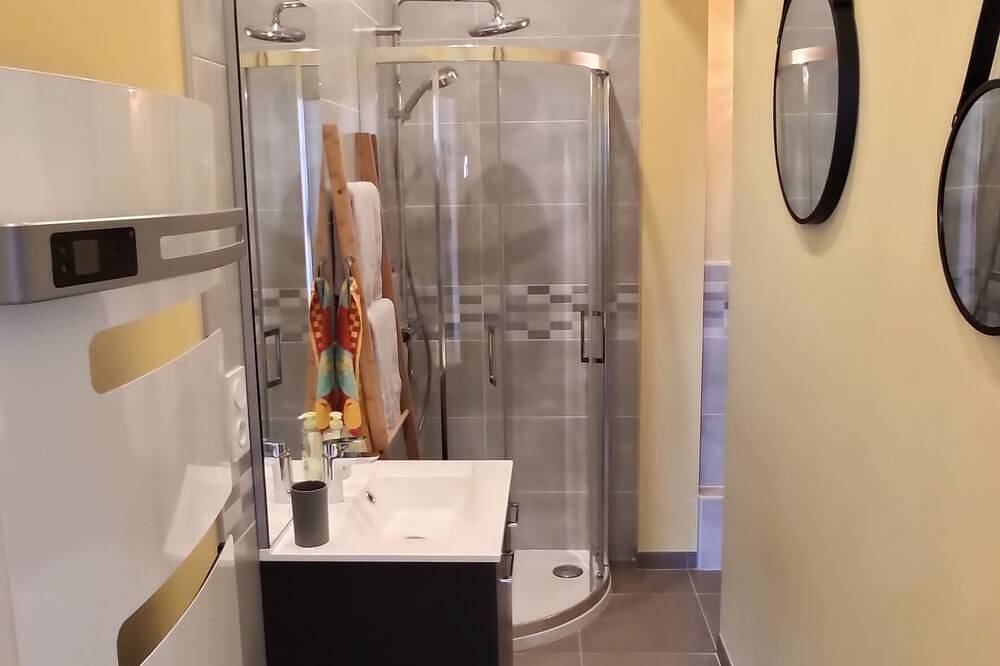 Apartamento entero, T2 apartment 5 minutes walk from downtown in Beaune, Beaune region