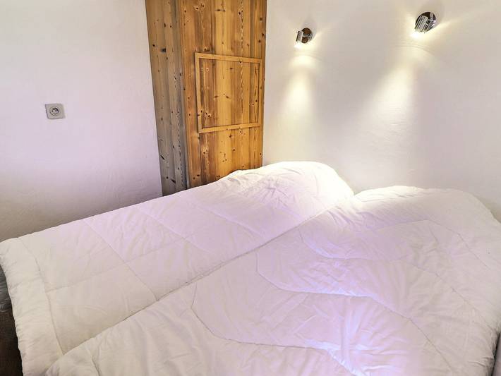 Ganze Wohnung, Komfortable 2-Zimmer, Ski-in/Ski-out, Nahe Geschäften in La Tania, La Perrière