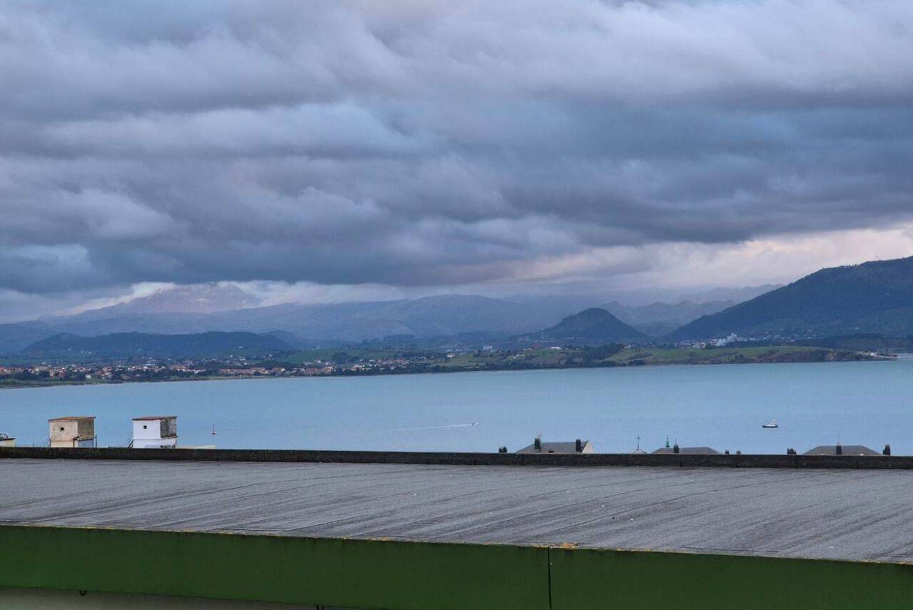 Entire apartment, Cozy Wi-Fi Apt - Full Kitchen & Laundry in Santander, Cantabrian Coast