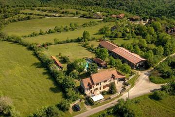 Location de vacances pour 22 personnes, avec balcon et jardin à Salvagnac-Cajarc